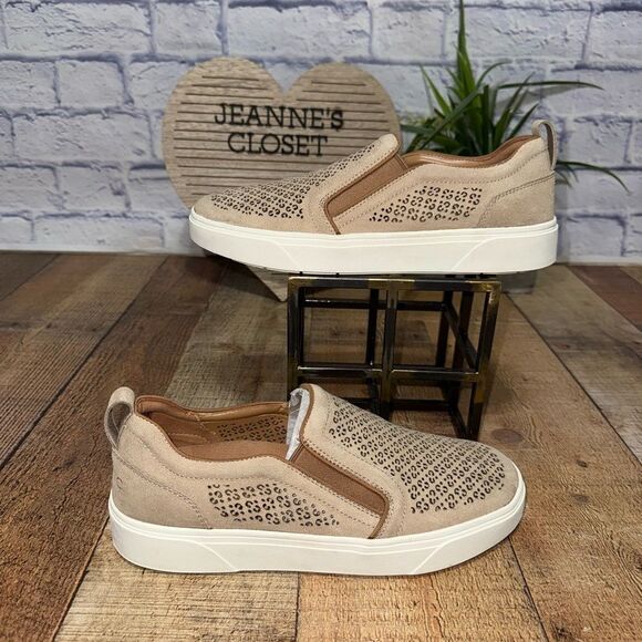 Vionic Kimmie Perf Sneaker Wheat Leather Women's size 9 wide - Picture 1 of 11